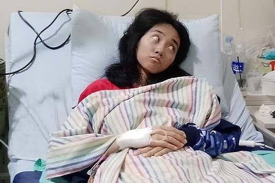 Hai chị em sống bên thi thể mẹ suốt 19 ngày