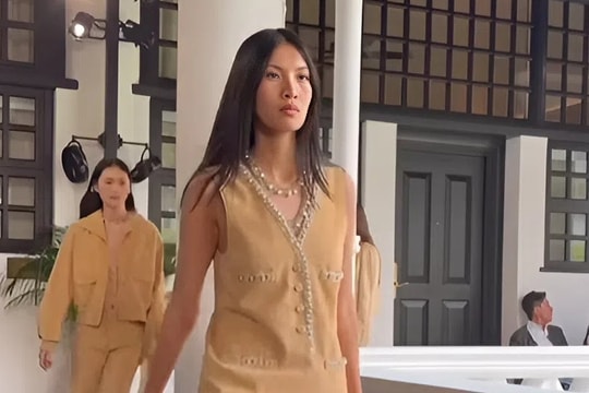 Huỳnh Tú Anh thành người mẫu Việt đầu tiên diễn show Chanel