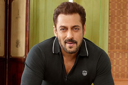 Bí quyết có cơ bắp như trai trẻ ở tuổi U60 của siêu sao Bollywood