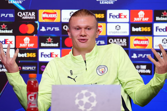 Haaland: 'Không ai có thể sánh với Messi, Ronaldo'