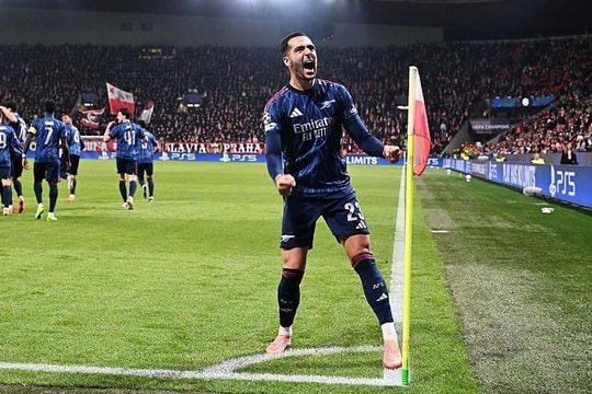 Arsenal thắng trận thứ 10 liên tiếp