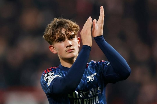 Thần đồng của Arsenal lập kỷ lục ở Champions League