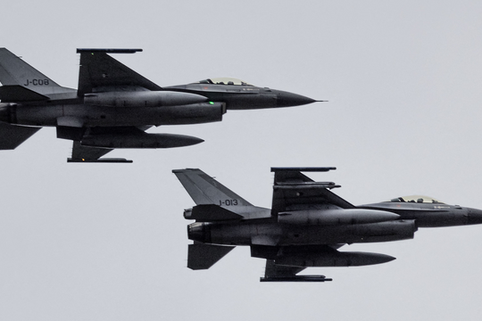 Romania mua 18 tiêm kích F-16 với giá một euro