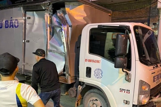 Tài xế bỏ trốn sau khi gây hàng loạt va chạm