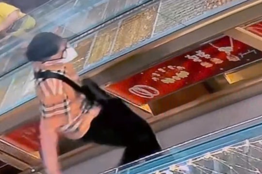 Hai người cướp giật vàng ở TP HCM bị bắt