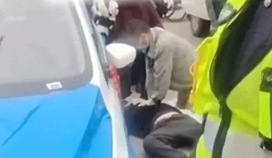 Tài xế taxi ngã gục rồi tử vong sau cuộc cãi vã với khách