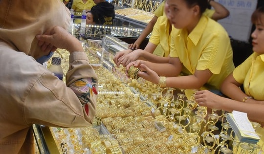 Giá vàng hôm nay 5-11: "Bốc hơi" rất mạnh