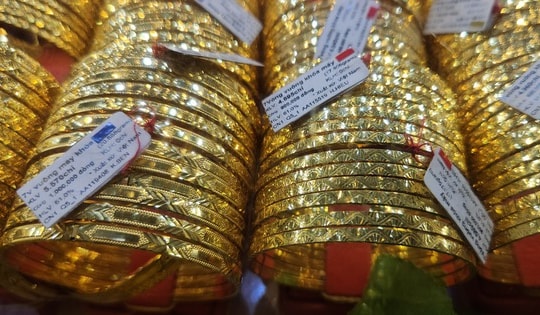 Sáng 5-11, giá vàng miếng SJC, vàng nhẫn cùng giảm mạnh