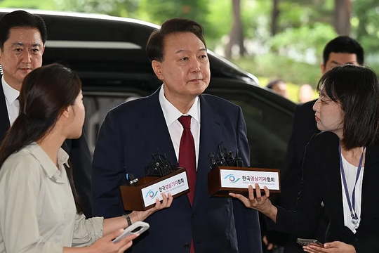 Công tố viên Hàn Quốc đột kích nhà cựu Tổng thống Yoon Suk-yeol