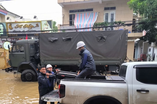 Các nhà mạng chủ động triển khai ứng phó với bão số 13