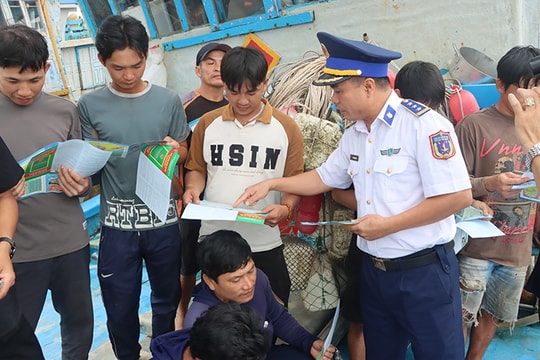 Đoàn Trinh sát số 2 đẩy mạnh tuyên truyền phòng, chống khai thác IUU cho ngư dân