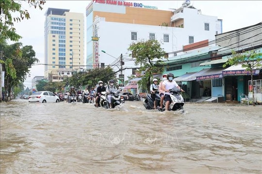 Triều cường ở Cần Thơ lập đỉnh mới