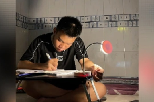 Chàng trai “không muốn làm công nhân cả đời”, dậy 4h mỗi ngày học ngoại ngữ
