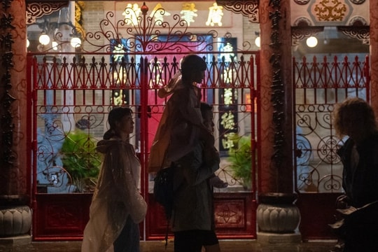 Phố cổ Hội An vắng lặng lạ thường trước bão số 13