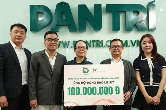 Báo Dân trí đón nhận 100 triệu đồng tiếp sức người dân vùng lũ lụt