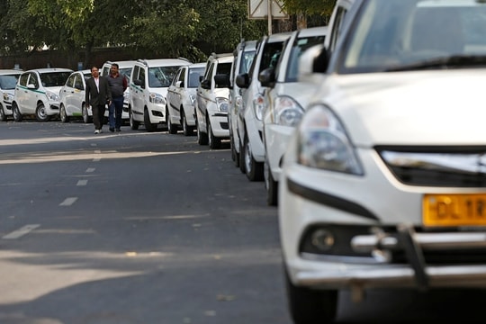 Cảnh sát Ấn Độ dùng 'luật rừng' ép du khách đi taxi dịch vụ