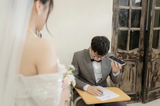 Chú rể Hà Nội phải 'thi' IELTS mới được đón dâu
