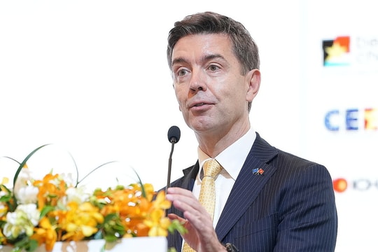 Đại sứ EU: Bão lũ miền Trung là bài toán khí hậu trong phát triển kinh tế Việt Nam