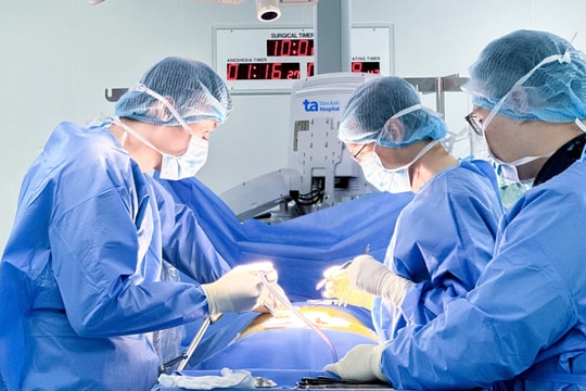 Thiếu nữ vẹo cột sống 77 độ