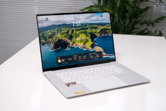 Asus ZenBook S16 - laptop 16 inch mỏng nhẹ, pin 15 tiếng