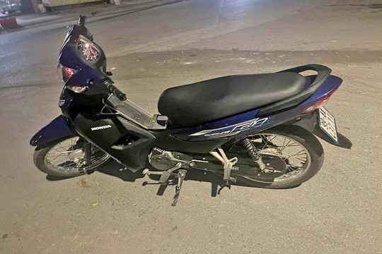 Dùng cây đinh ba dọa đánh, cướp xe máy trên cao tốc