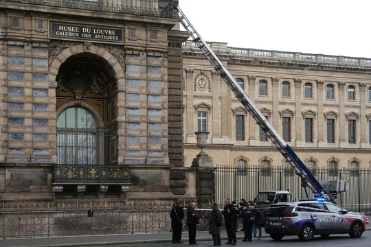 Nghi phạm cướp Louvre từng làm bảo vệ bảo tàng