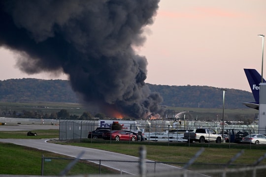 Máy bay chở hàng Mỹ rơi một động cơ trước khi gặp nạn