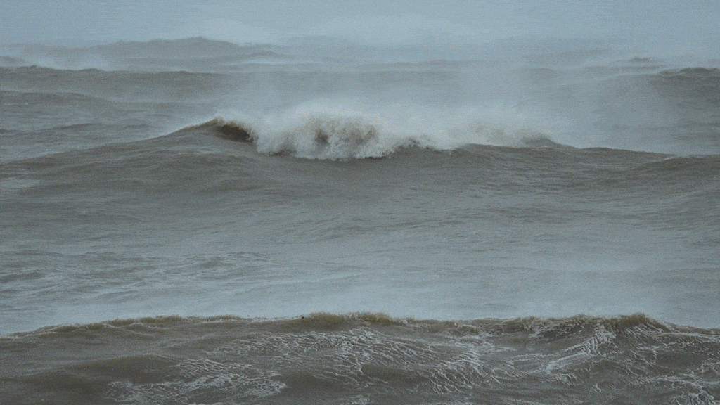 Bão Kalmaegi gây mưa gió lớn ở Quảng Ngãi - Gia Lai