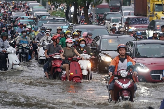 TP HCM nguy cơ ngập nặng do hoàn lưu bão Kalmaegi kết hợp triều cường