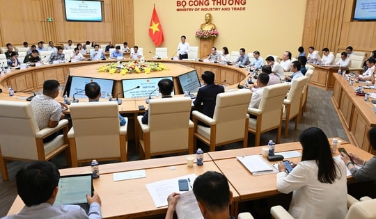 Bộ Công Thương không bỏ Quỹ Bình ổn giá xăng dầu