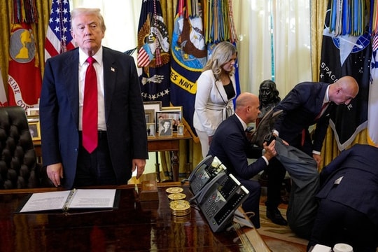 Đại diện hãng dược ngất xỉu khi ông Trump công bố thỏa thuận giảm giá thuốc