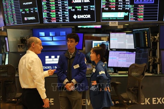 Chứng khoán Âu - Mỹ suy yếu khi thị trường thiếu động lực thúc đẩy