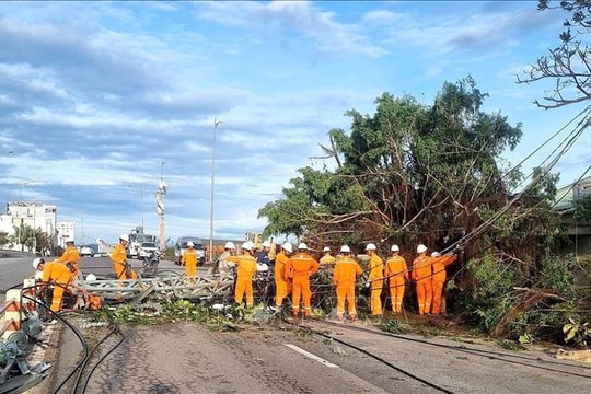 Truyền tải điện 3 khôi phục toàn bộ lưới điện bị ảnh hưởng