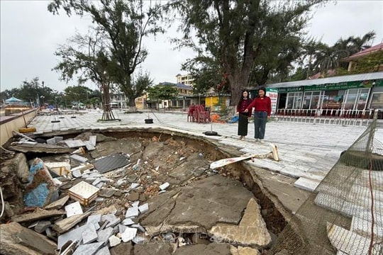 Khắc phục sạt lở bờ kè biển ở phường Đồ Sơn