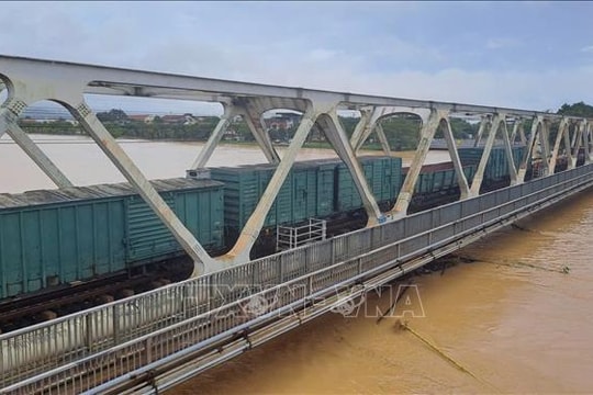 Mưa lũ cuốn trôi nền đường sắt Bắc - Nam đoạn qua Đắk Lắk, Gia Lai