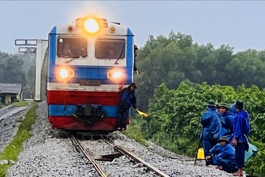 Tiếp tục ngừng chạy một số đôi tàu trong ngày 8 - 9/11