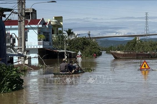 Ảnh hưởng bão số 13: Có 11 người thương vong và nhiều thiệt hại do bão