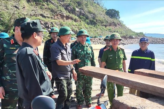 Phó Thủ tướng Trần Hồng Hà kiểm tra khắc phục hậu quả bão số 13 tại Đắk Lắk