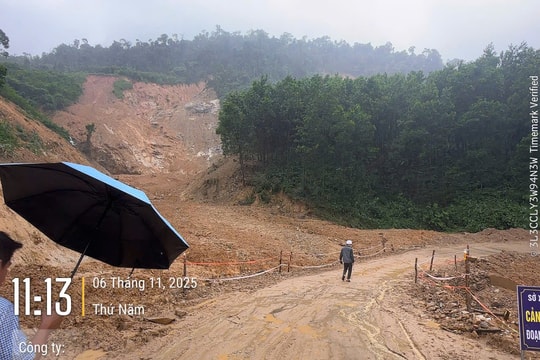 Xem video các vị trí sạt lở trên Quốc lộ 40B sau bão số 13
