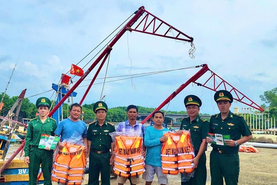 Biên phòng TP Hồ Chí Minh đồng hành ngư dân chống khai thác IUU