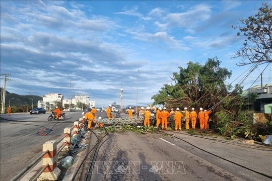 Khắc phục bão số 13: Gia Lai tập trung khôi phục về điện và giao thông