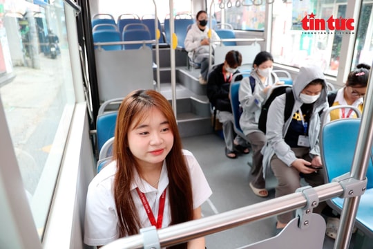 Người dân TP Hồ Chí Minh thay đổi thói quen di chuyển bằng xe buýt điện