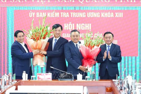 Hội nghị bàn giao công tác của Chủ nhiệm Ủy ban Kiểm tra Trung ương