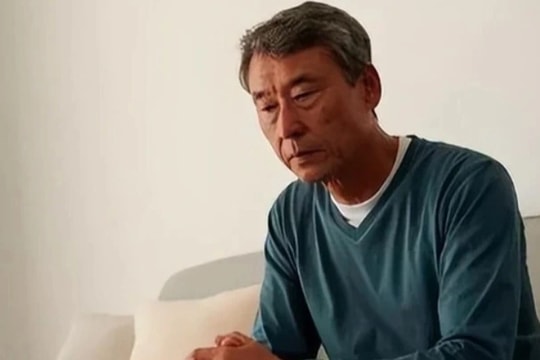 Gặp con nhà hàng xóm, tôi xấu hổ chỉ dám cúi đầu suốt 30 năm