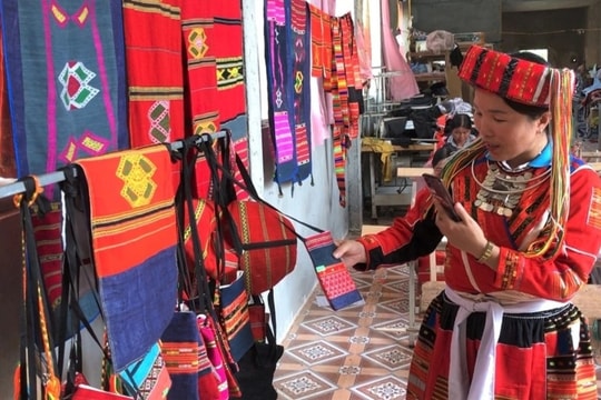 Hỗ trợ phụ nữ dân tộc thiểu số phát triển kinh tế, vươn lên thoát nghèo