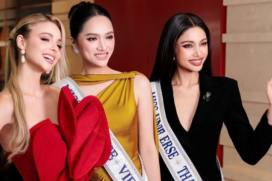 Hương Giang bên dàn thí sinh Miss Universe