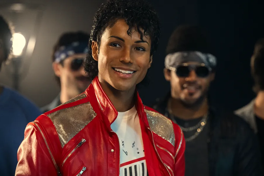 Phim tiểu sử hé lộ tạo hình Michael Jackson