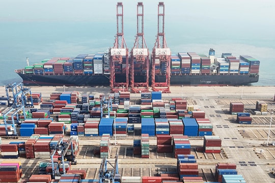 Xuất khẩu Trung Quốc giảm lần đầu trong gần 2 năm