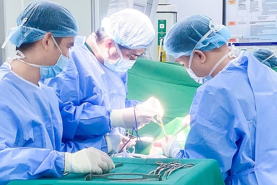 Cắt nang nhái sàn miệng