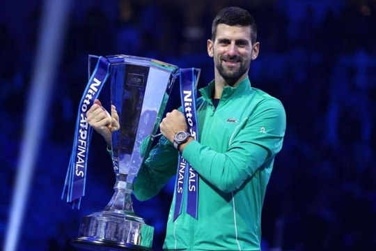Djokovic cùng bảng Alcaraz ở ATP Finals